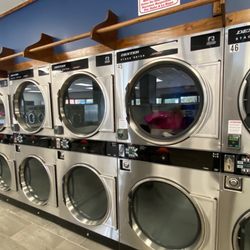 Breezewood Plaza Laundry - Dryers