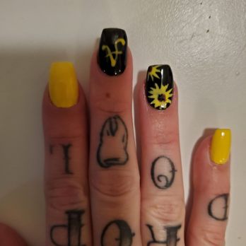Kelly's Nails & Spa - Nail Salons Near Me - Modesto, California
