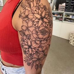 Tattoostudio The Saloon - Les Eastwood - Flower and mandala