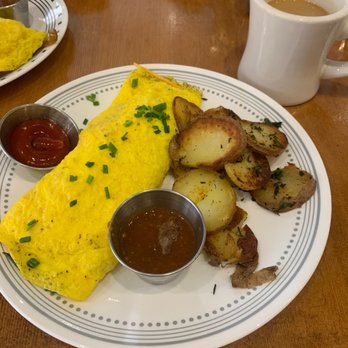 Humble Bee - Vegetable omelette - Breakfast & Brunch Near Me - Northridge, California Humble Bee - Vegetable omelette - Breakfast & Brunch Near Me - Northridge, California