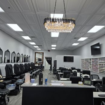 1. Glo Nail Lounge LV