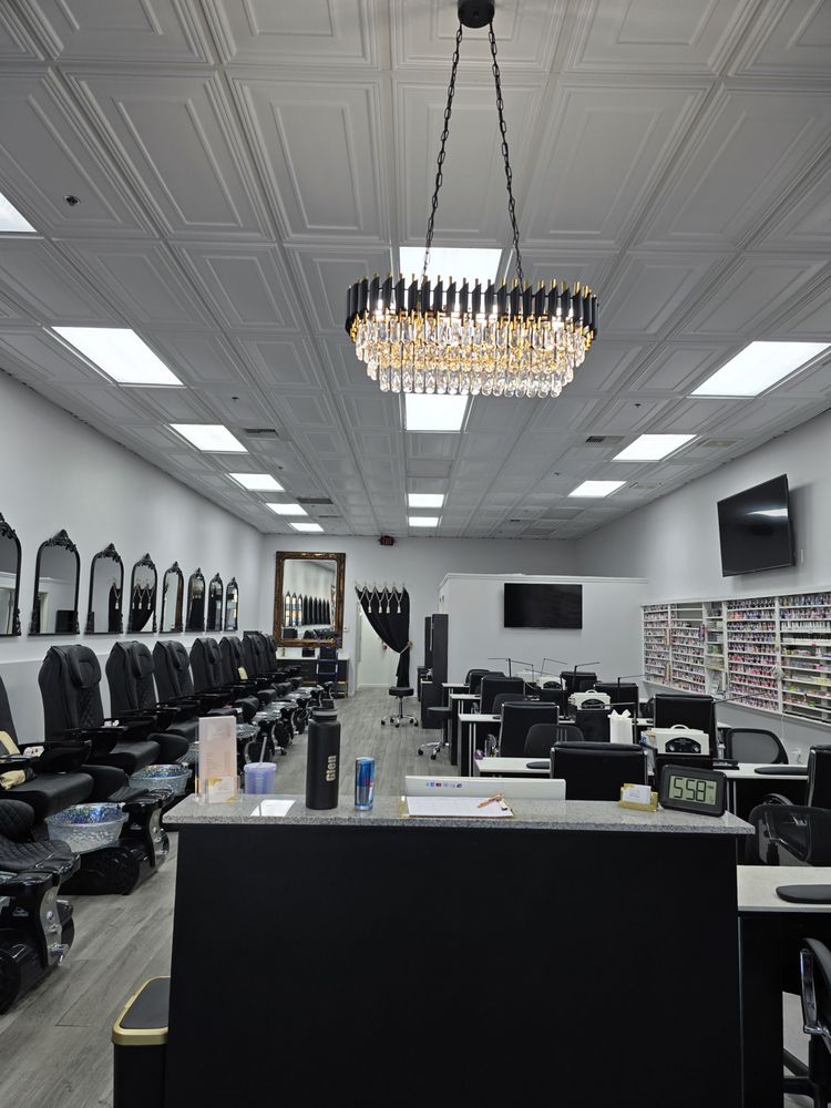 Glo Nail Lounge LV Logo