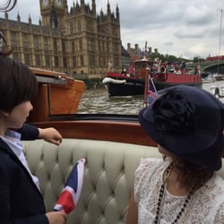Thames Limo - Enjoying the extravagant service of the Thames Limo. The best way to see London!