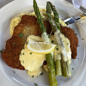 Welsh Field Inn - Crispy Pork Loin Schnitzel - American Near Me - Troy Twp, Ohio