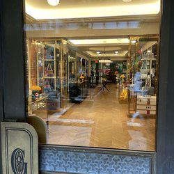 Maison Goyard - There are no crowds in this Goyard Store in Miami , where they would not allow me to enter.