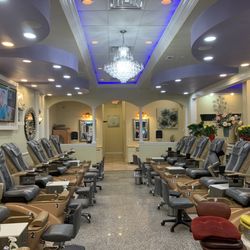 Queen's Nails & Day Spa - Nice and clean