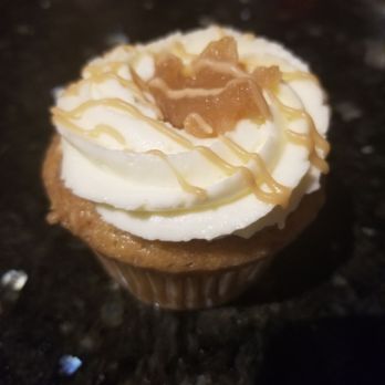 Molly's Cupcakes - Apple pie (Sept. flavor) filled with apple sauce! - Cupcakes Near Me - Chicago, Illinois Molly's Cupcakes - Apple pie (Sept. flavor) filled with apple sauce! - Cupcakes Near Me - Chicago, Illinois