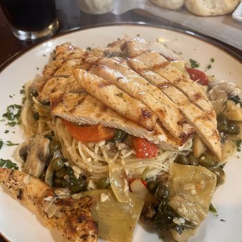 Noli's Vite - Chicken dish with light Alfredo sauce, sweaty red peppers, mushrooms, artichokes, spinach and angel hair pasta. - Pizza Near Me - New Braunfels, Texas