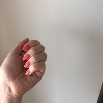 Queen Nails & Spa - Shelac mani 35! - Nail Salons Near Me - Toronto, Ontario