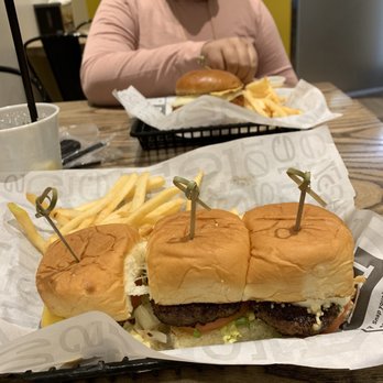 Burger 21 - Sterling - Burgers Near Me - Sterling, Virginia