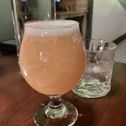 Double IPA?! This looks and tastes more like a peach Bellini. The other 5 on the menu taste more like pina coladas than IPAs. Poor beer. Double IPA?! This looks and tastes more like a peach Bellini. The other 5 on the menu taste more like pina coladas than IPAs. Poor beer.