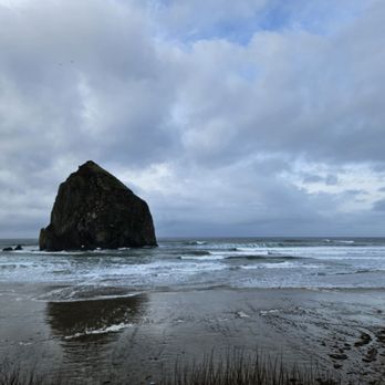 Cannon Beach - Haystack Rock - Beaches Near Me