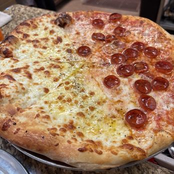 Amici Pizza - Massive pools of oil - Pizza Near Me - Mesa, Arizona Amici Pizza - Massive pools of oil - Pizza Near Me - Mesa, Arizona