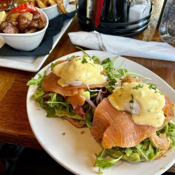 Mom's Kitchen & Bar - Bars Near Me - Astoria, New York Mom's Kitchen & Bar - Bars Near Me - Astoria, New York
