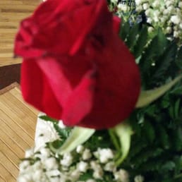 That's just one of the roses Idk if you can see it's already wilting & drying up. It's only Sunday morning
