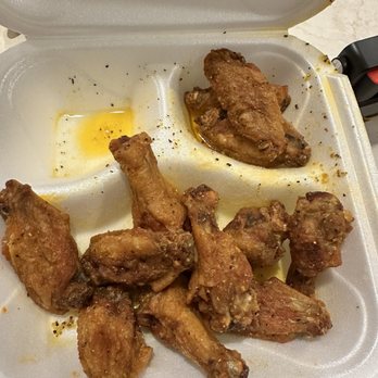 Flyers Wings & Grill - Lemon pepper wings - American Near Me - Orlando, Florida Flyers Wings & Grill - Lemon pepper wings - American Near Me - Orlando, Florida