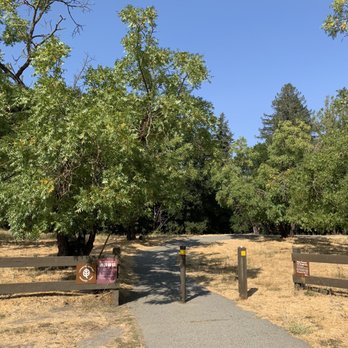 Lafayette-Moraga Regional Trail - Start of the non-residential path - Hiking Near Me - Walnut Creek, California Lafayette-Moraga Regional Trail - Start of the non-residential path - Hiking Near Me - Walnut Creek, California