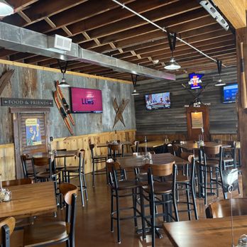 Block North’s Locker room - the bar and dining area - Pizza Near Me - Aitkin, Minnesota Block North’s Locker room - the bar and dining area - Pizza Near Me - Aitkin, Minnesota