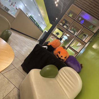JY Tea - Sitting area - Bubble Tea Near Me - Pensacola, Florida