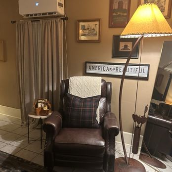 Roots Retreat - Reading book - Hotels Near Me - Seymour, Texas