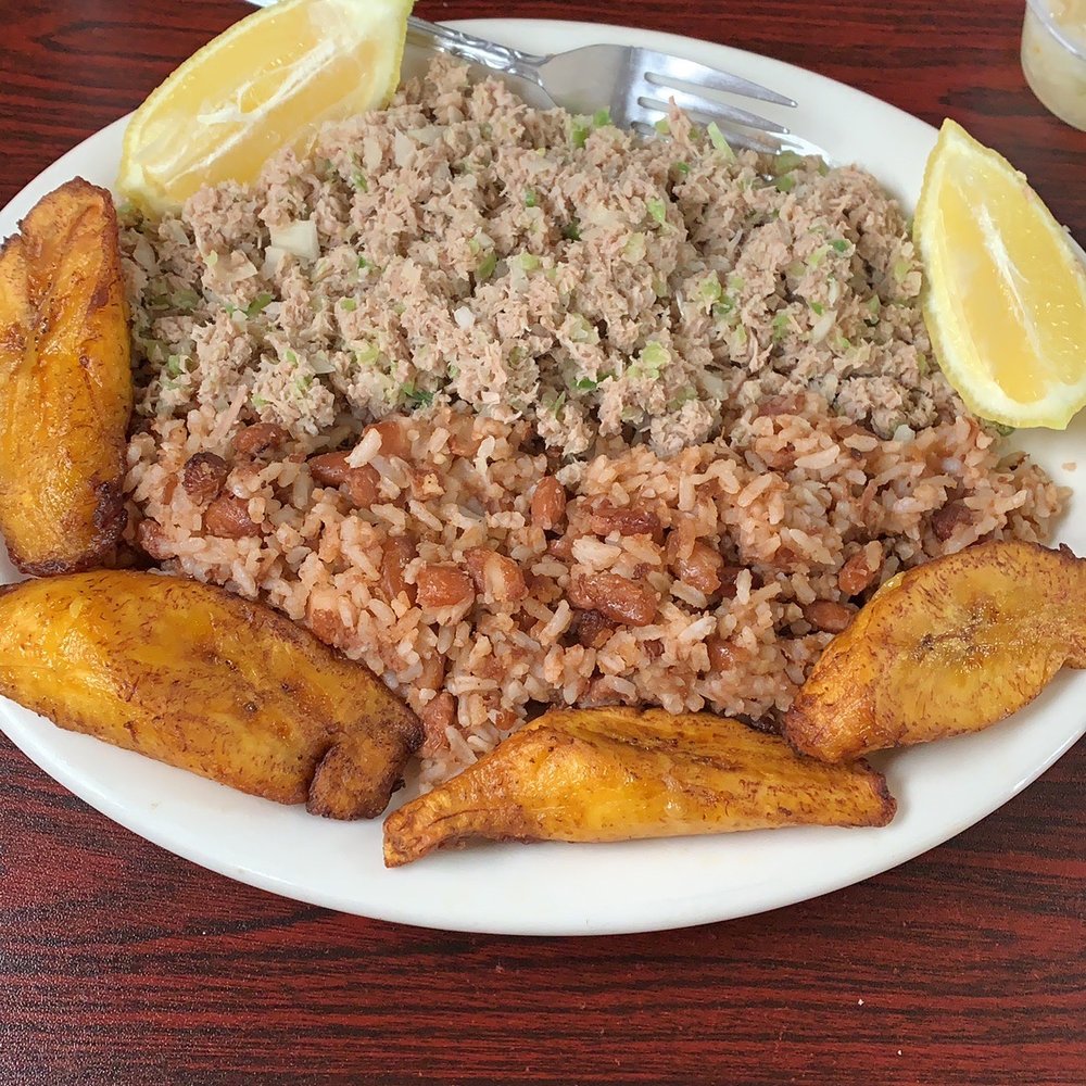 El Gallo Pinto - Salpicon with Gallo pinto and fried ripe plantains. - Nicaraguan Near Me - Azusa, California