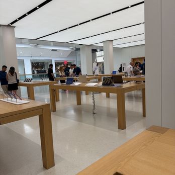 Apple Sherman Oaks - Computers Near Me - Sherman Oaks, California