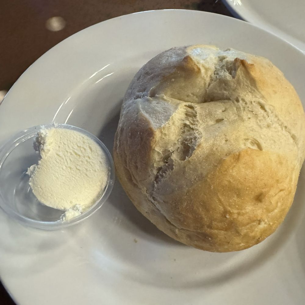Fresh hot bread! Fresh hot bread!