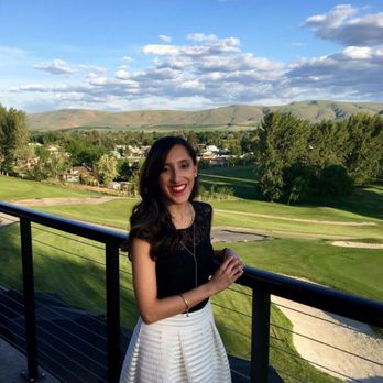 Apple Tree Resort - Posing with the beautiful landscape at Apple Tree Resort in Yakima - Hotels Near Me - Yakima, Washington Apple Tree Resort - Posing with the beautiful landscape at Apple Tree Resort in Yakima - Hotels Near Me - Yakima, Washington