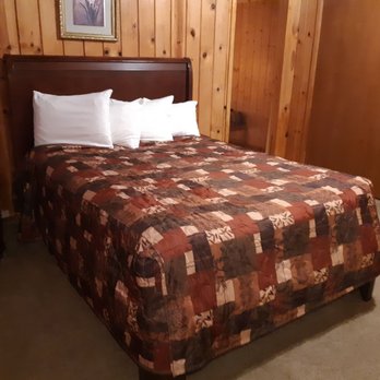 Fern River Resort - Master bedroom in #14 - Resorts Near Me - Felton, California Fern River Resort - Master bedroom in #14 - Resorts Near Me - Felton, California