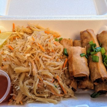 Crunchy Munchy - Pancit and lumpia combination - Food Trucks Near Me Crunchy Munchy - Pancit and lumpia combination - Food Trucks Near Me