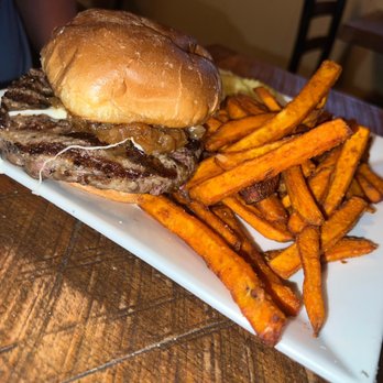 The Wicked Oyster - Burger - Seafood Near Me - Wellfleet, Massachusetts