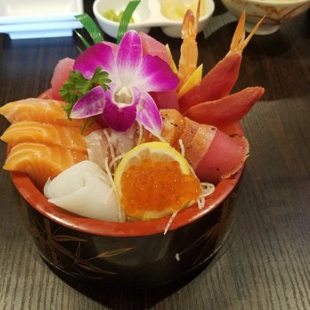 Show Sushi - Chirashi Bowl with sushi rice - Sushi Bars Near Me - San Dimas, California