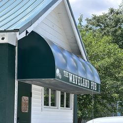 The Waveland Pub - Wavekand Pub