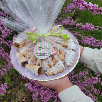 Dolce Amore Sweets - Tray of cookies - Cupcakes Near Me - Manassas, Virginia Dolce Amore Sweets - Tray of cookies - Cupcakes Near Me - Manassas, Virginia