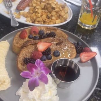 Tata's Cafe - Breakfast & Brunch Near Me - Hawthorne, California