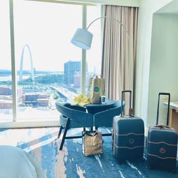 Four Seasons Hotel - Good bye St. Loui - Hotels Near Me - Saint Louis, Missouri