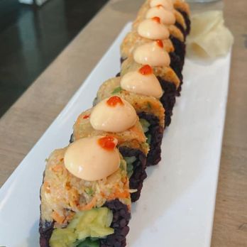 Beyond Sushi - Spicy Mang: Black rice, avocado, mango, cucumber, veggie slaw, toasted cayenne sauce - Vegan Near Me - New York, New York
