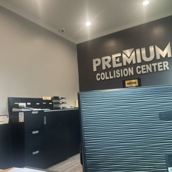 Premium Collision Center - The very comfortable Waiting room. - Body Shops Near Me - West Hollywood, California Premium Collision Center - The very comfortable Waiting room. - Body Shops Near Me - West Hollywood, California