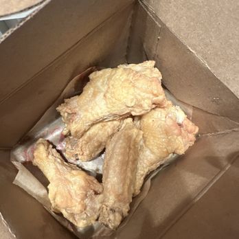 Shakey's Pizza Parlor - 6 piece chicken wings - Pizza Near Me - Torrance, California