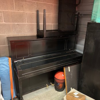 Pro Movers - Oregon - Upright piano. - Movers Near Me - Eugene, Oregon