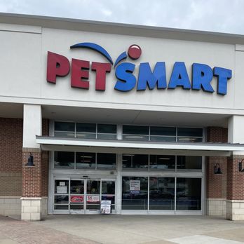 PetSmart - Entrance - Pet Training Near Me - Midwest City, Oklahoma