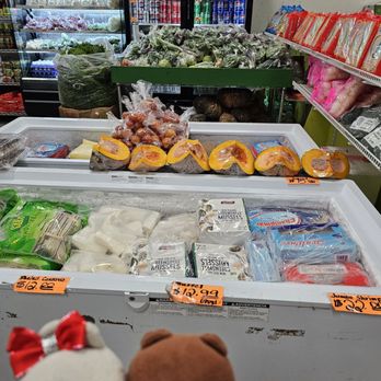 Brian's Seafood Market - Frozen food, fresh produce, cold beverages, and refrigerated items - Seafood Markets Near Me - Honolulu, Hawaii