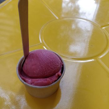 Hello Honey - Strawberry lemon sorbet - Ice Cream & Frozen Yogurt Near Me - Cincinnati, Ohio