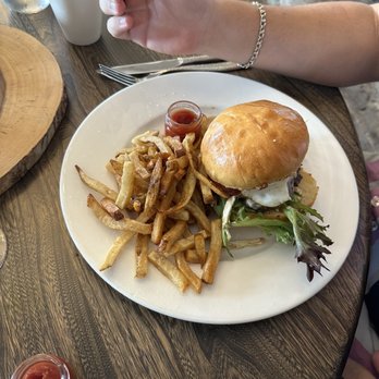 Flour Mill Scratch Kitchen Restaurant - Burger - Canadian (New) Near Me - Niagara Falls, Ontario Flour Mill Scratch Kitchen Restaurant - Burger - Canadian (New) Near Me - Niagara Falls, Ontario