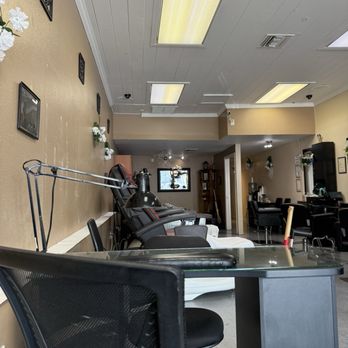 Head To Toe - Nail Salons Near Me - Granada Hills, California