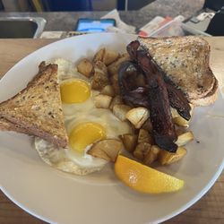 Boomerangs Cafe - Sunny up. Great toast! Potatoes could use some love.