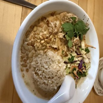 Freshies Maui - Coconut curry with chicken - Breakfast & Brunch Near Me - Makawao, Hawaii