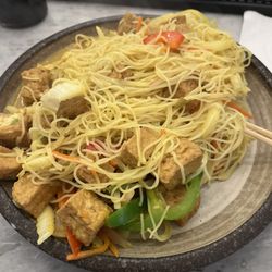 Miyo's - Singapore noodles sub tofu