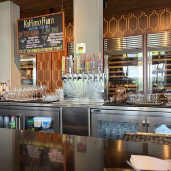 Merriman's Honolulu - Bar Counter - Hawaiian Near Me - Honolulu, Hawaii Merriman's Honolulu - Bar Counter - Hawaiian Near Me - Honolulu, Hawaii