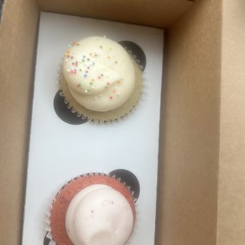 Kupcakerie - Vanilla & strawberry cupcakes - Cupcakes Near Me - East Point, Georgia Kupcakerie - Vanilla & strawberry cupcakes - Cupcakes Near Me - East Point, Georgia